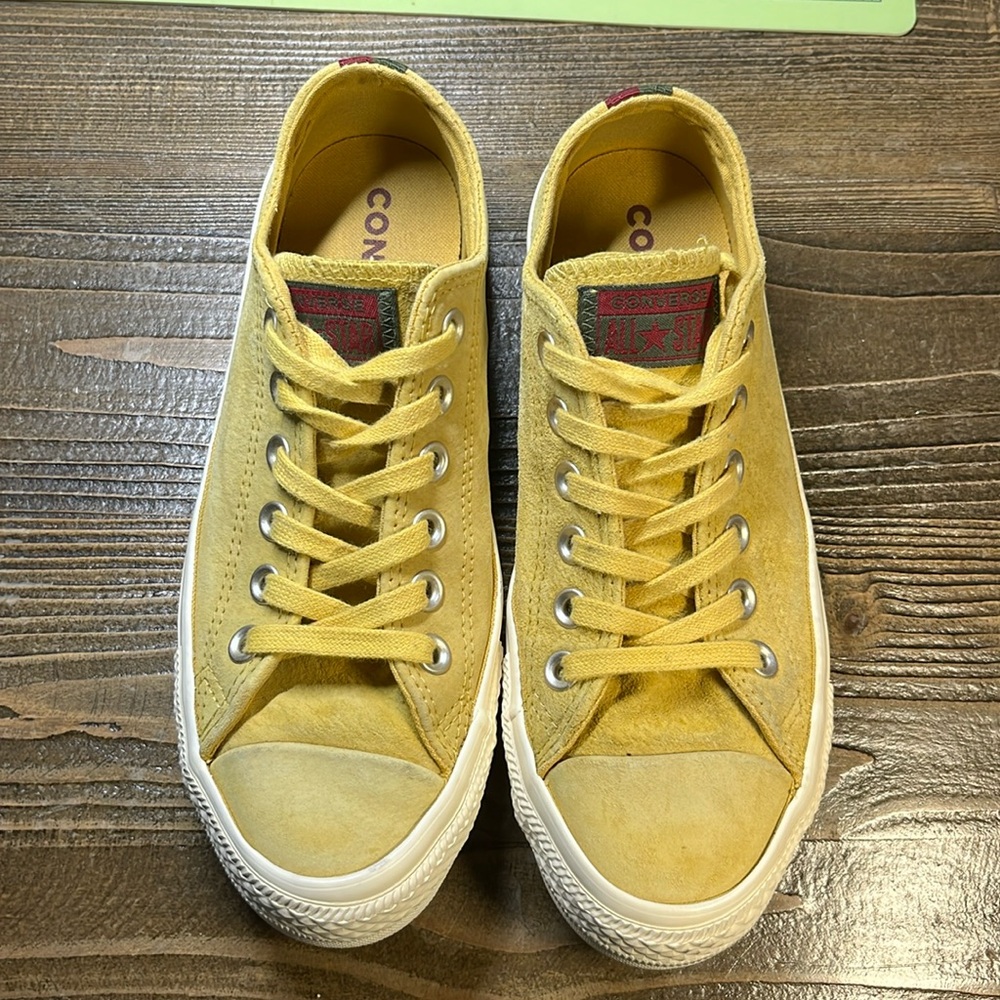 Converse Chuck Taylor low tops mustard suede Nubuck Leather Men's 5 women’s 7